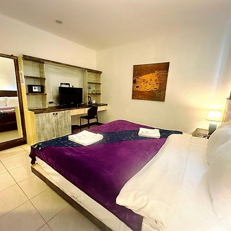 The Shades Hotel 50 Meter Beach Front Patong Екстер'єр фото