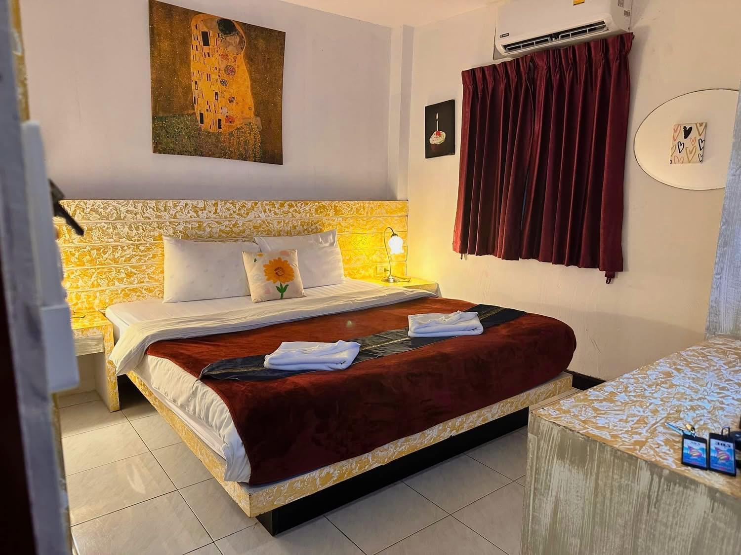 The Shades Hotel 50 Meter Beach Front Patong Екстер'єр фото