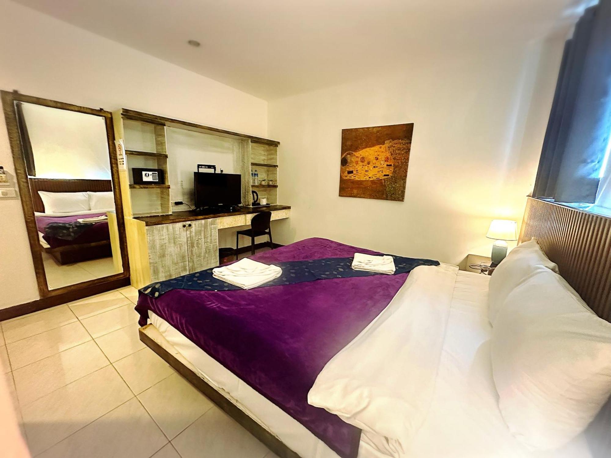 The Shades Hotel 50 Meter Beach Front Patong Екстер'єр фото