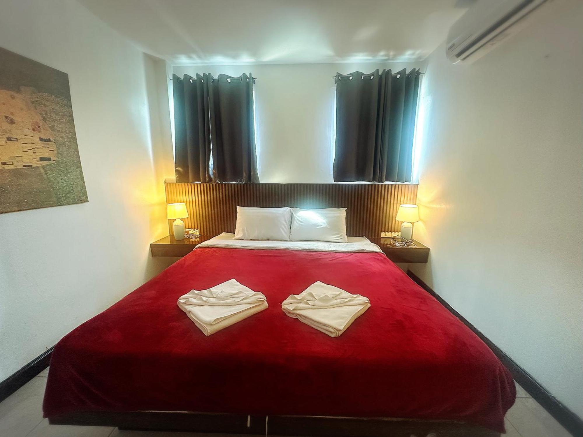 The Shades Hotel 50 Meter Beach Front Patong Екстер'єр фото