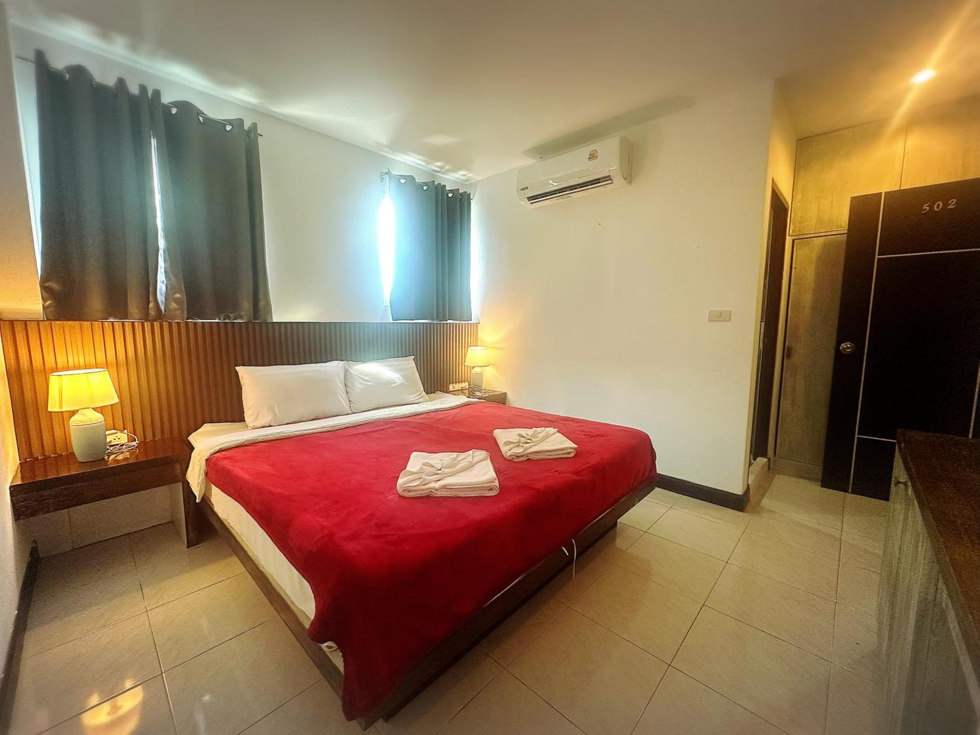 The Shades Hotel 50 Meter Beach Front Patong Екстер'єр фото